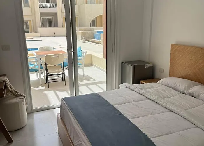 Apartment G02 Bay Village | Balcony | Poolside